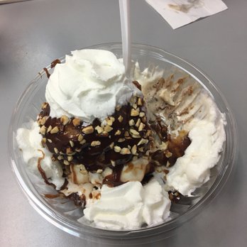 Stroh's Ice Cream Parlour - Ice Cream & Frozen Yogurt Near Me - Wyandotte, Michigan Stroh's Ice Cream Parlour - Ice Cream & Frozen Yogurt Near Me - Wyandotte, Michigan