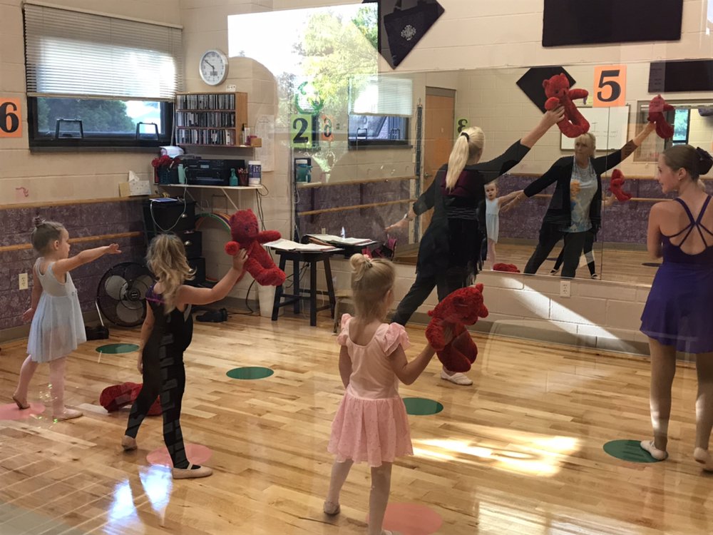 Ginny's Danceworks Logo