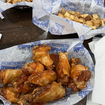The Dirty Buffalo - Sweet Sriracha Sauce 10 Bone-In Wings Combo with Home Fried Potatoes - Chicken Wings Near Me - Virginia Beach, Virginia The Dirty Buffalo - Sweet Sriracha Sauce 10 Bone-In Wings Combo with Home Fried Potatoes - Chicken Wings Near Me - Virginia Beach, Virginia