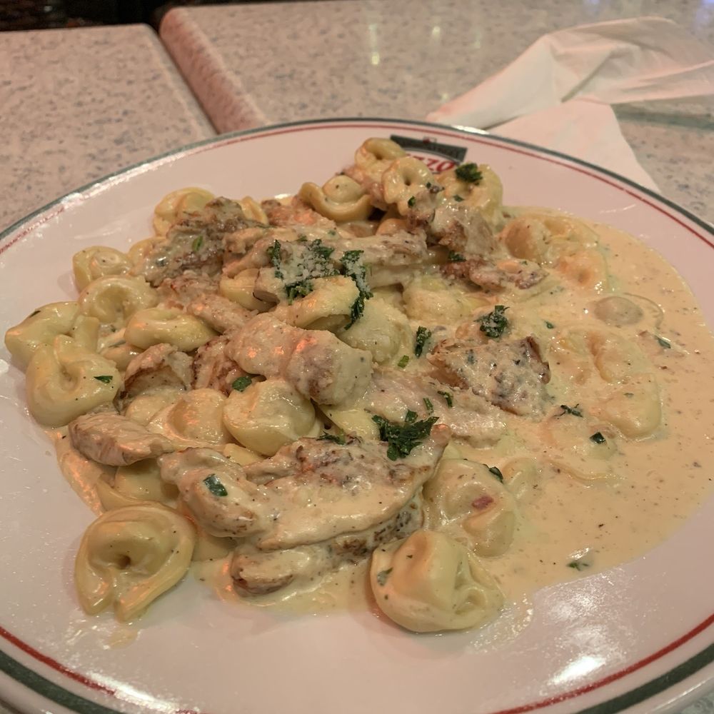 Chicken tortellini with Alfredo sauce, came with two slices of garlic bread and a salad. Chicken tortellini with Alfredo sauce, came with two slices of garlic bread and a salad.