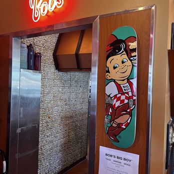 Bob’s Big Boy - American Near Me - Burbank, California
