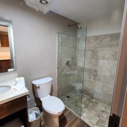 Hotel Extended Suites - Bathroom: patch on ceiling