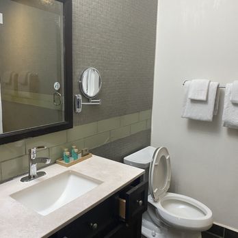 Decanter Hotel - bathroom - Hotels Near Me - San Juan, Puerto Rico Decanter Hotel - bathroom - Hotels Near Me - San Juan, Puerto Rico