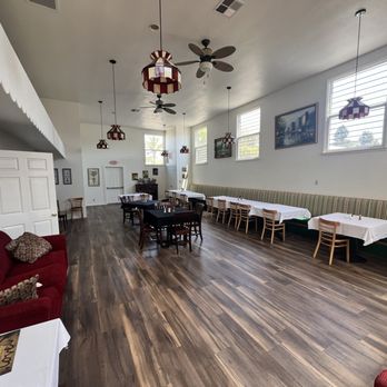 Mama’s Caffe - Breakfast & Brunch Near Me - Lompoc, California