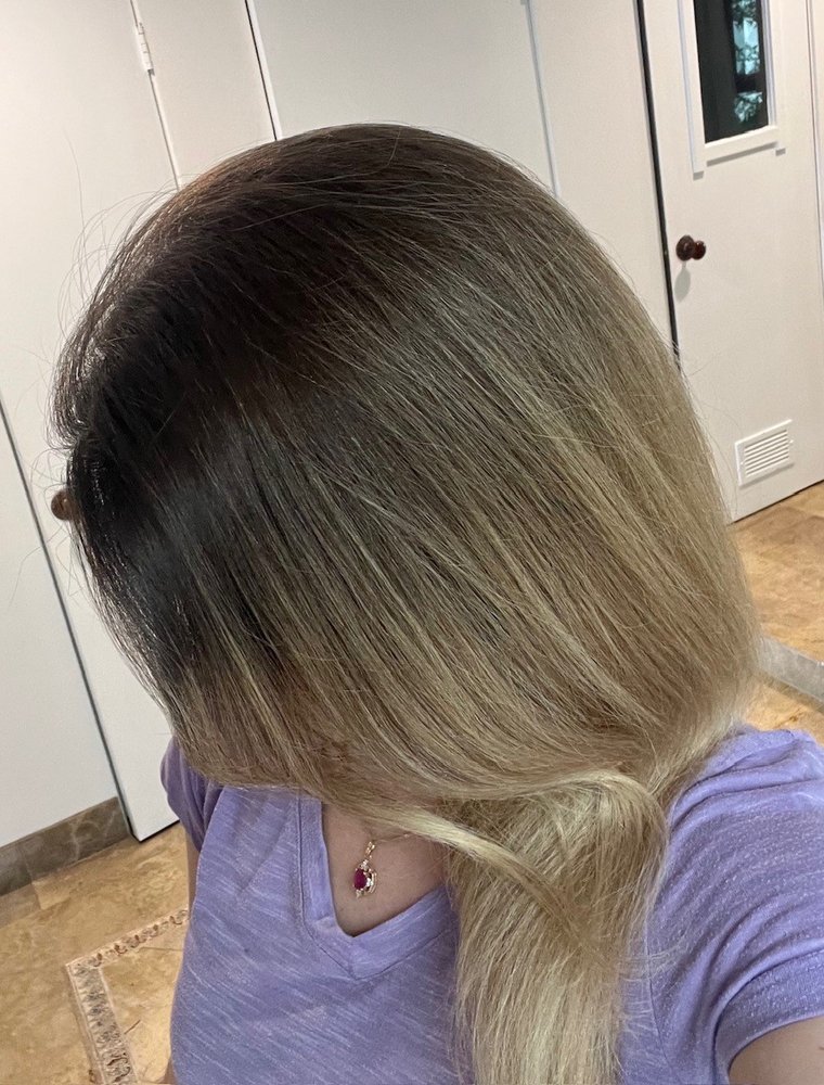 Arlene Long at Serandi Salon Logo