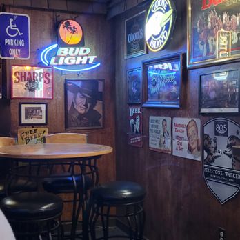 Tustin Inn - Inside - Dive Bars Near Me - Tustin, California Tustin Inn - Inside - Dive Bars Near Me - Tustin, California