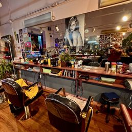 Old school barber shop... Old school barber shop...