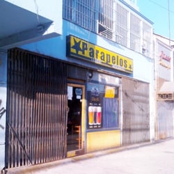 Parapelos Pub - Fachada local.