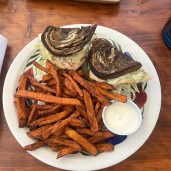 Cafe on 27 - Grilled Chicken Pesto Sandwich - Breakfast & Brunch Near Me - Topanga, California Cafe on 27 - Grilled Chicken Pesto Sandwich - Breakfast & Brunch Near Me - Topanga, California