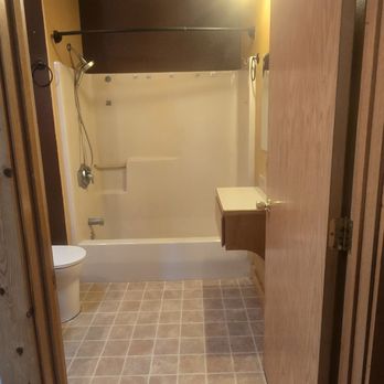 Bath Fitter - Old yucky shower tub - General Contractors Near Me - Spokane Valley, Washington Bath Fitter - Old yucky shower tub - General Contractors Near Me - Spokane Valley, Washington