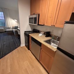 TownePlace Suites by Marriott Sierra Vista - Kitchenette just inside the door