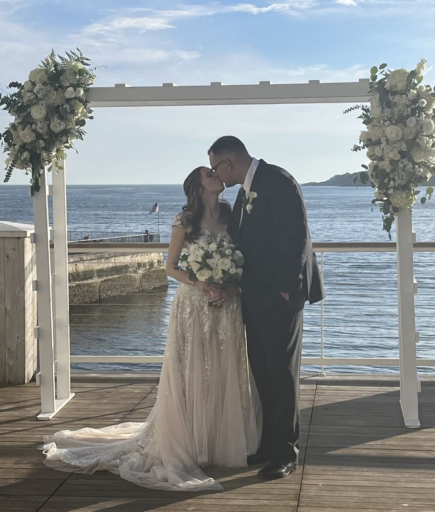 PETALS INC. Updated August 2024 40 Photos & 28 Reviews 3 1st Ave