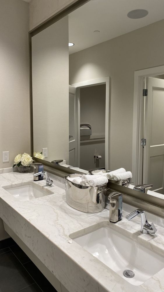 MILLION AIR AUSTIN Updated September 2024 14 Photos 4801 Emma