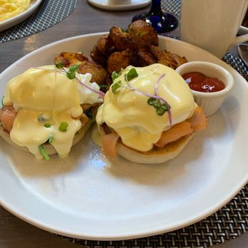 River Vine - The Pacific Eggs Benedict!! With smoked salmon and spinach!! - Breakfast & Brunch Near Me - Santa Rosa, California River Vine - The Pacific Eggs Benedict!! With smoked salmon and spinach!! - Breakfast & Brunch Near Me - Santa Rosa, California