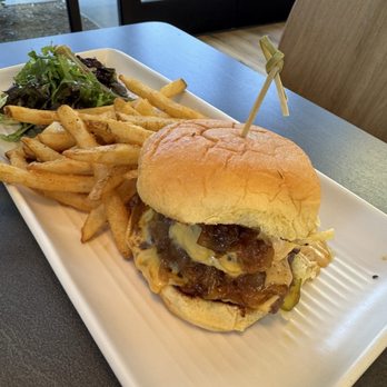 Oakview Public House - Smashburger - American Near Me - Holly Springs, North Carolina Oakview Public House - Smashburger - American Near Me - Holly Springs, North Carolina