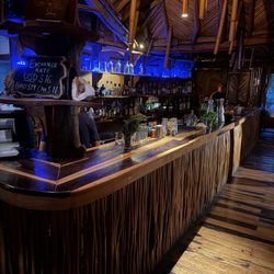 Kin Toh - Bar