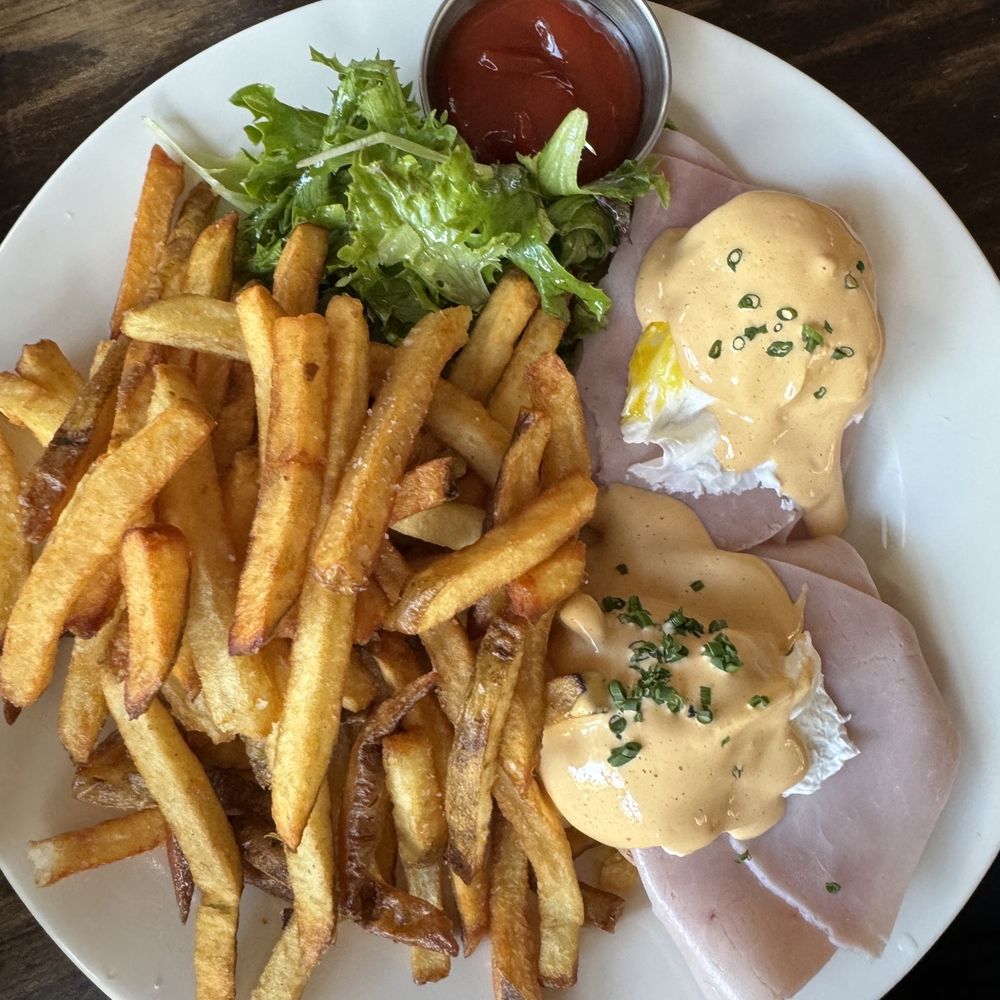 Café Paulette - Oeufs Bénédicte - French Near Me - Brooklyn, New York Café Paulette - Oeufs Bénédicte - French Near Me - Brooklyn, New York