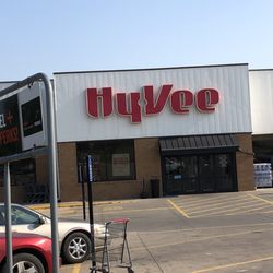 Hy-Vee - Front door