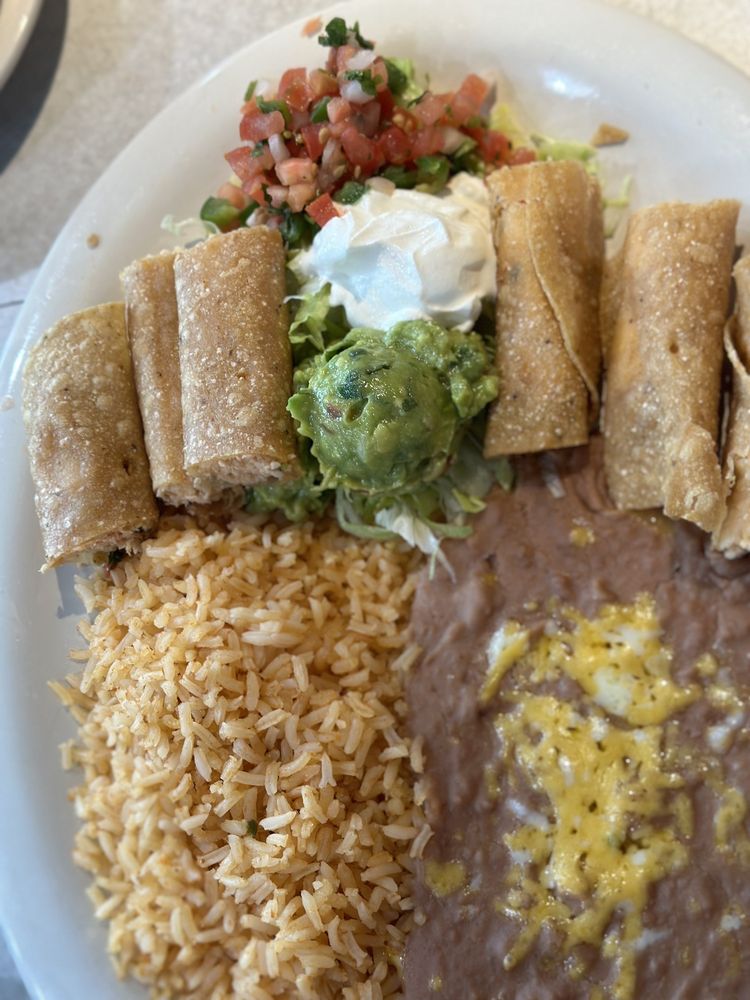 Dos Charros Tex Mex Image