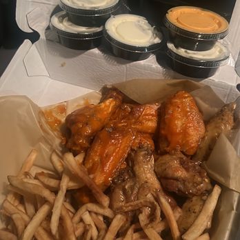 Buffalo Wild Wings - medium buffalo wings & garlic parmesan w/ fries - Chicken Wings Near Me - Owings Mills, Maryland Buffalo Wild Wings - medium buffalo wings & garlic parmesan w/ fries - Chicken Wings Near Me - Owings Mills, Maryland
