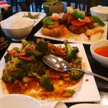 Rice Bowl Cafe - Portions are huge. Taste is great. This place makes me excited for leftovers. - Chinese Near Me - Austin, Texas