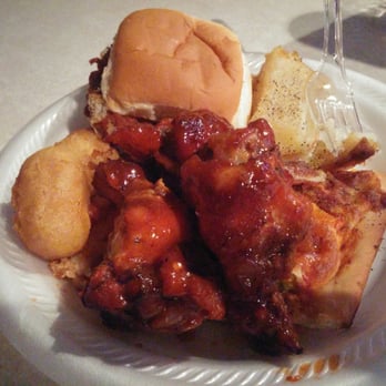 Maxim's Restaurant & Lounge - Free small buffet in lounge w/drink - Pizza Near Me - Merrillville, Indiana