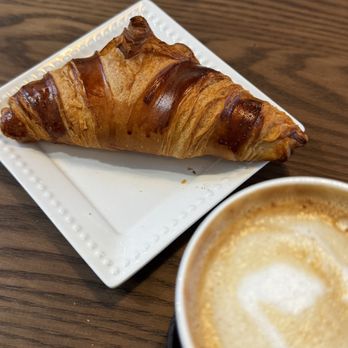 Angus T - Cafes Near Me - Vancouver, British Columbia