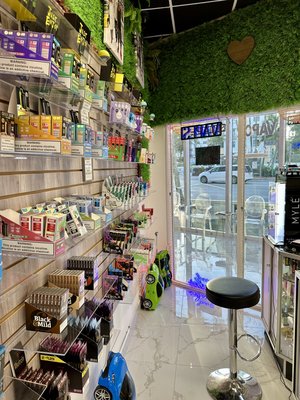 vuse go 1000 ricaricabile One Vape & Smoke Shop, 2401 Collins Ave, Miami Beach, FL 33140, US