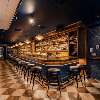 Bartley Dunnes - Bartley Dunnes Main Bar - Cocktail Bars Near Me - New York, New York