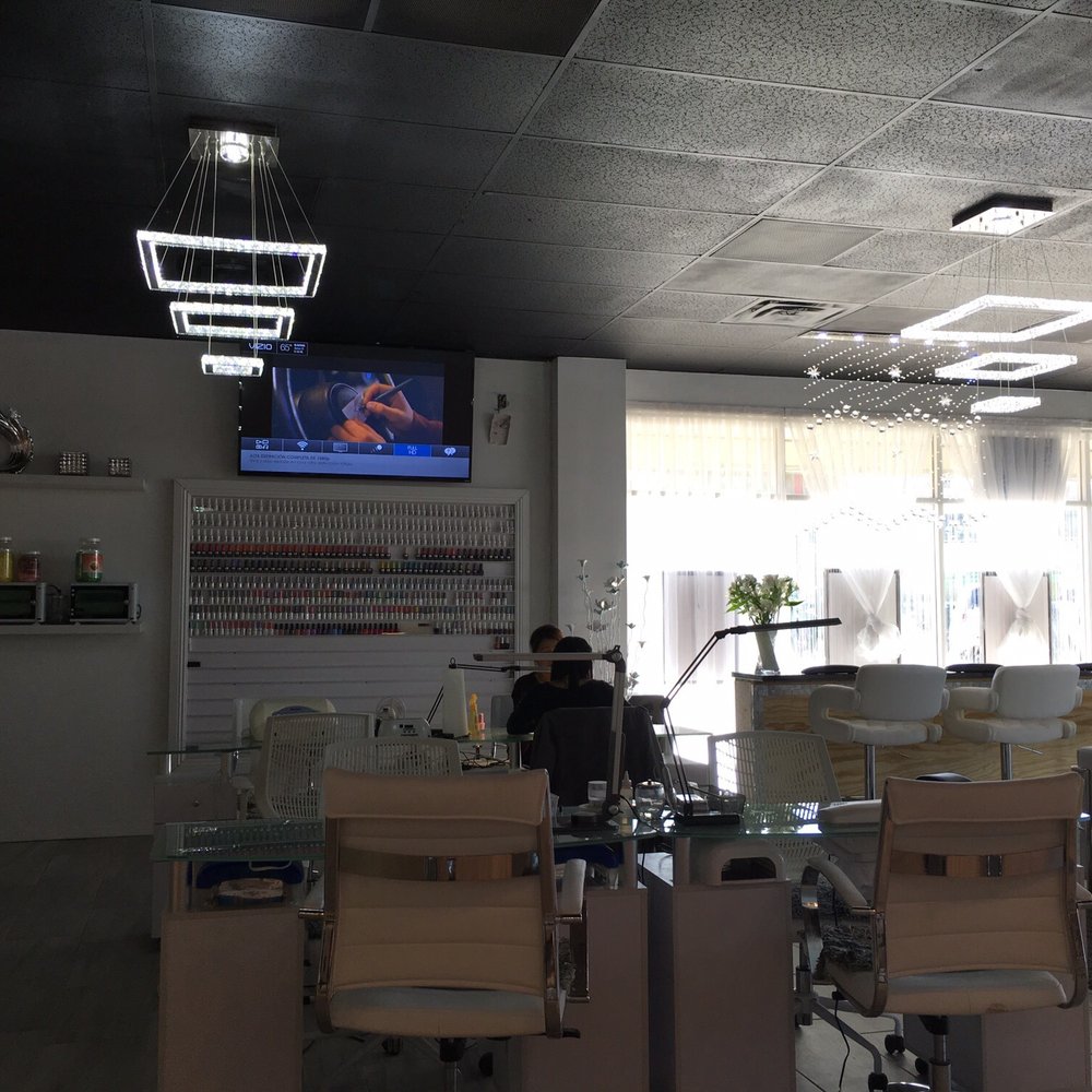 Q Nails Lounge - The nail stations - clean and comfortable! You get your own personal nail tools! - Nail Salons Near Me - El Paso, Texas
