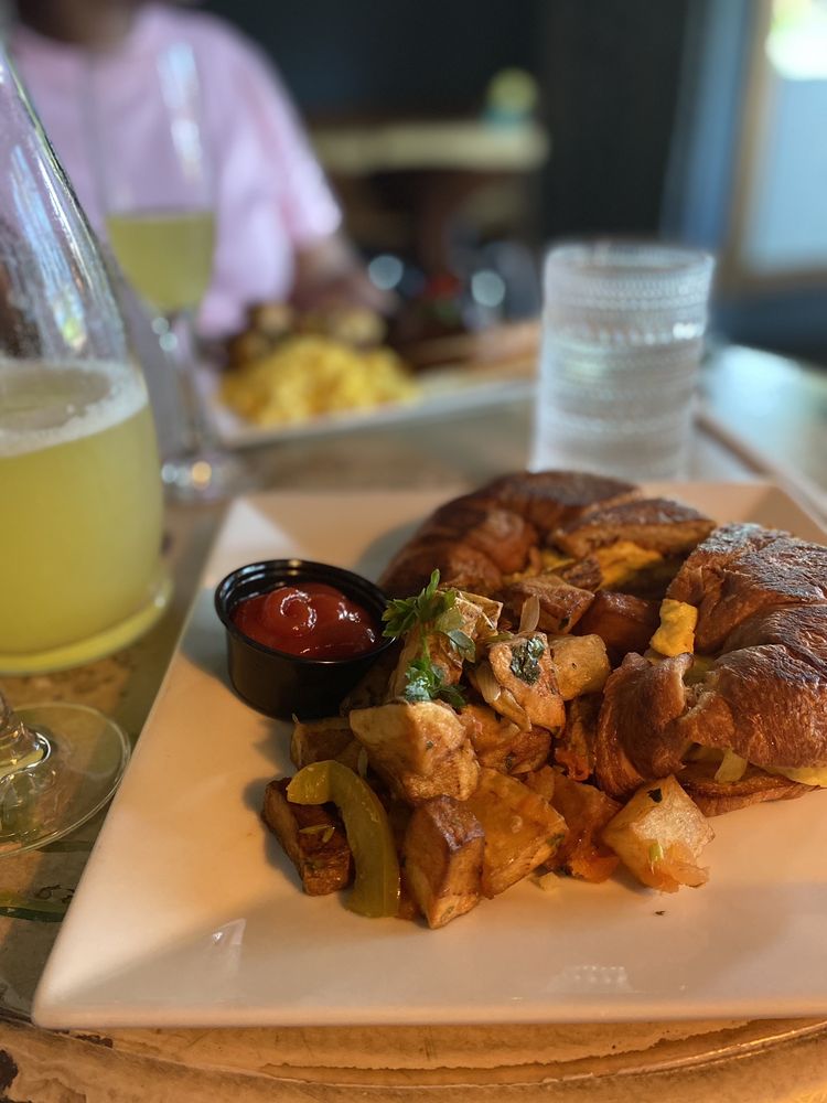 MR BRAXTON BAR & KITCHEN 681 Photos & 618 Reviews 3632 Ave