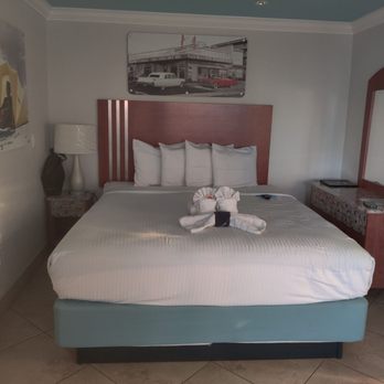 Plaza Beach Hotel - Beachfront Resort - King size bed - Hotels Near Me - St. Pete Beach, Florida