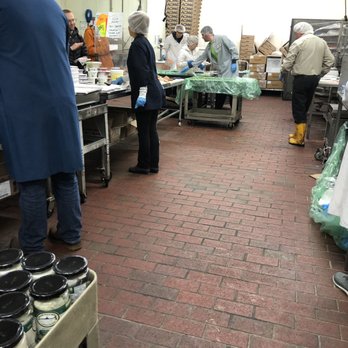 Acme Smoked Fish - Getting closer, arrived at 8:25am, employees are wonderful - Seafood Markets Near Me - Brooklyn, New York
