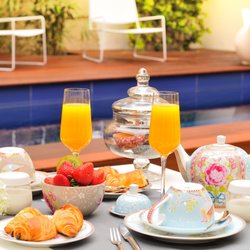 L'Hôtel Particulier - Un petit déjeuner "maison" au bord de la pisicine