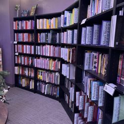 Thistle & Nightshade - Very clean and organized by category, beautiful shelves of books. I was looking for fiber art.