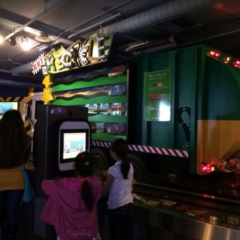 Discovery Cube Orange County - Recycle race - Children's Museums Near Me - Santa Ana, California