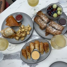 BRUNCH // Breakfast Egg Rolls, Breakfast Buritto, French toast BRUNCH // Breakfast Egg Rolls, Breakfast Buritto, French toast