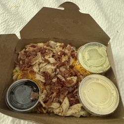 Sauced - Chicken bacon pesto salad with dressing