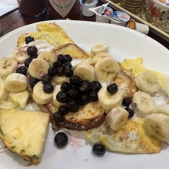 Vanta Cafe - French toast! - Breakfast & Brunch Near Me - Wailuku, Hawaii