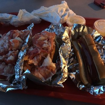 Red's Eats - Lobster rolls and dollar dog - Seafood Near Me - Wiscasset, Maine