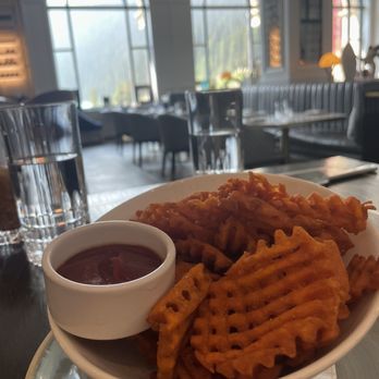 FAIRVIEW BAR AND RESTAURANT - Sweet potato fries - Modern European Near Me - Lake Louise, Alberta FAIRVIEW BAR AND RESTAURANT - Sweet potato fries - Modern European Near Me - Lake Louise, Alberta
