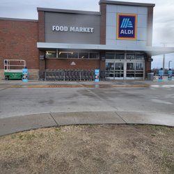 ALDI - Front of store