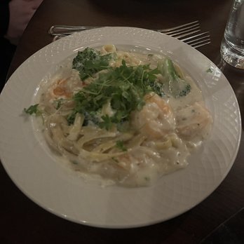 Petterinos - Fettuccine & Shrimp Alfredo - American Near Me - Chicago, Illinois