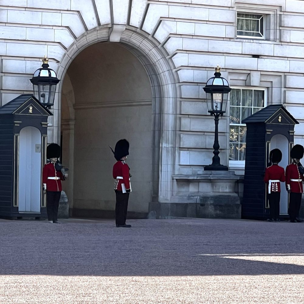 Buckingham Palace - Landmarks & Historical Buildings Near Me - London, XGL