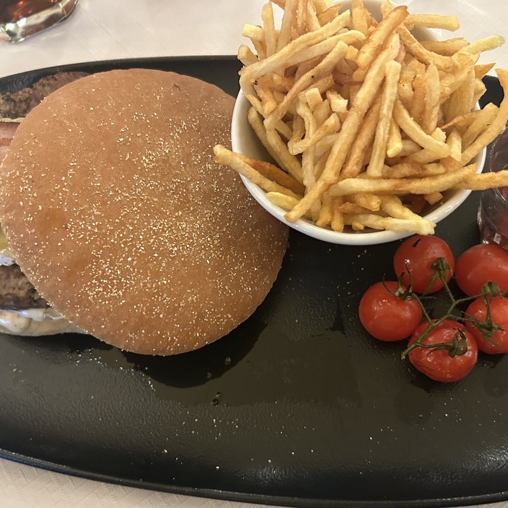 Café du Centre - Home-Made Hamburger "Cafe Du Centre" - French Near Me - Geneva, GE Café du Centre - Home-Made Hamburger "Cafe Du Centre" - French Near Me - Geneva, GE