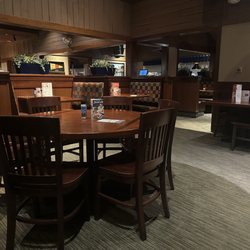 Red Lobster - Empty restaurant at 8pm.