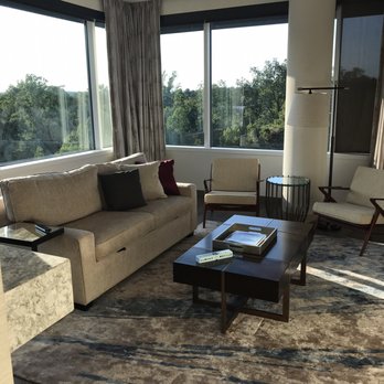 JB Duke Hotel - Our suite - Hotels Near Me - Durham, North Carolina
