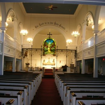 Trinity Episcopal Church - Interior view of the Sanctuary at Trinity - Churches Near Me - Seymour, Connecticut Trinity Episcopal Church - Interior view of the Sanctuary at Trinity - Churches Near Me - Seymour, Connecticut