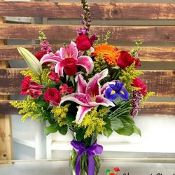 Hayward Flowers - Small Mix Arrangement # 3