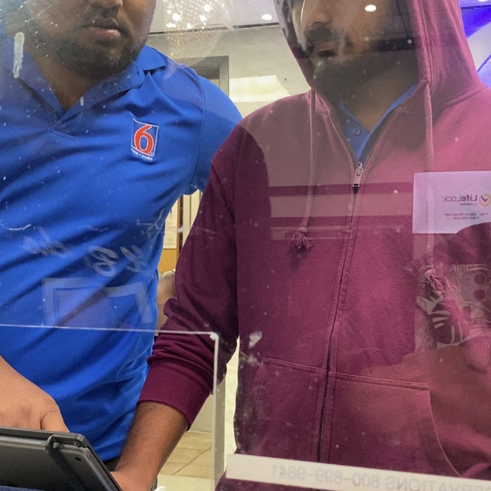 2 of the most incompetent associates at this motel 6 2 of the most incompetent associates at this motel 6